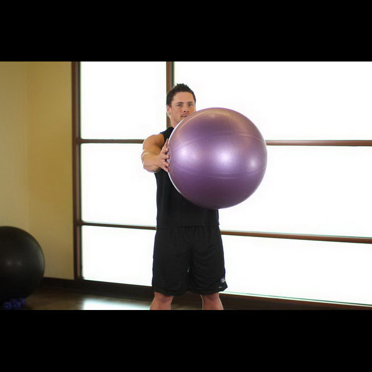 техника выполнения упражнения: Повороты с фитболом (Torso Rotation) на фото