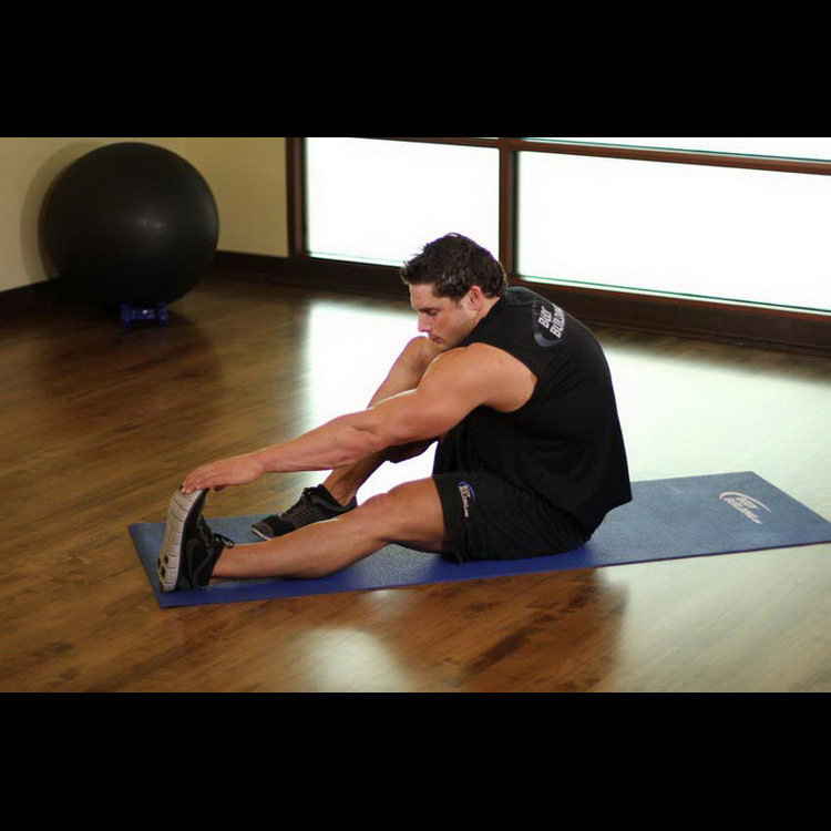техника выполнения упражнения: Растягивание икроножных мышц в положении сидя (Seated Calf Stretch) на фото
