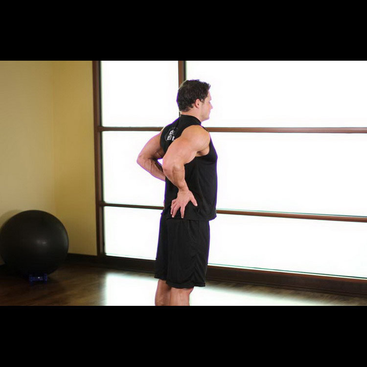 техника выполнения упражнения: Растяжка грудных мышц отведением плеч (Elbows Back) на фото