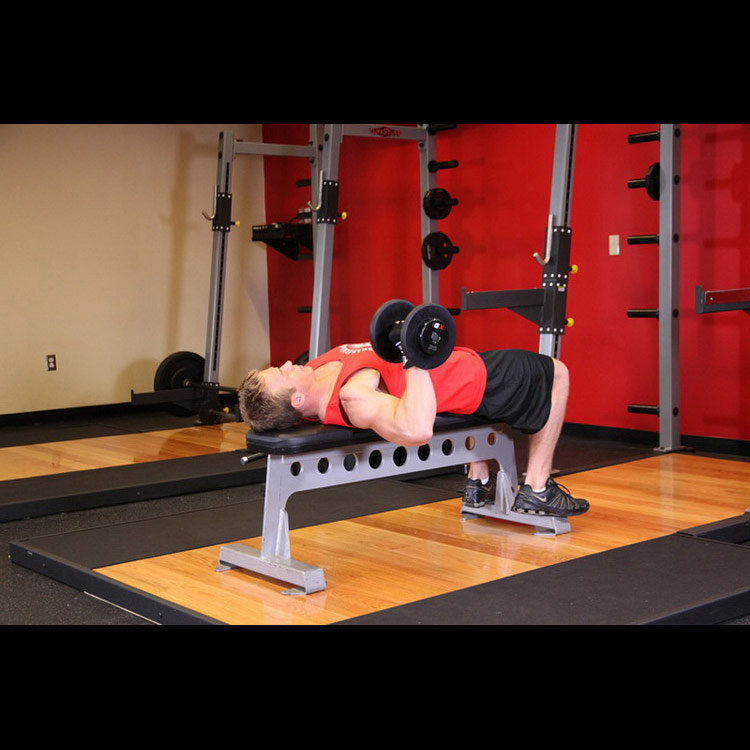 техника выполнения упражнения: Жим одной рукой лежа на горизонтальной скамье (One Arm Dumbbell Bench Press) на фото