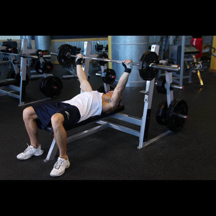 техника выполнения упражнения: Жим лежа широким хватом (Wide-Grip Barbell Bench Press) на фото