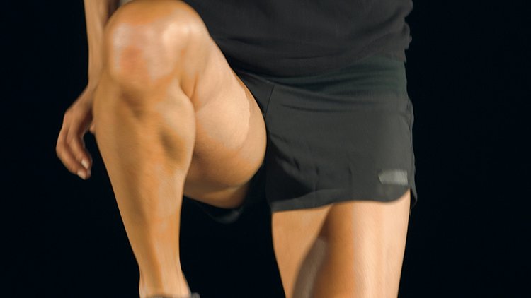 техника выполнения упражнения: Бег на месте с высоким подъёмом коленей (High Knee Jog) на фото
