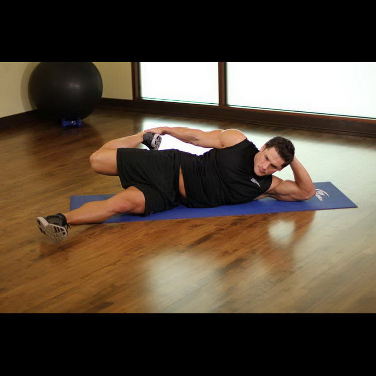 техника выполнения упражнения: Растяжка мышц бедра лежа на боку (On Your Side Quad Stretch) на фото