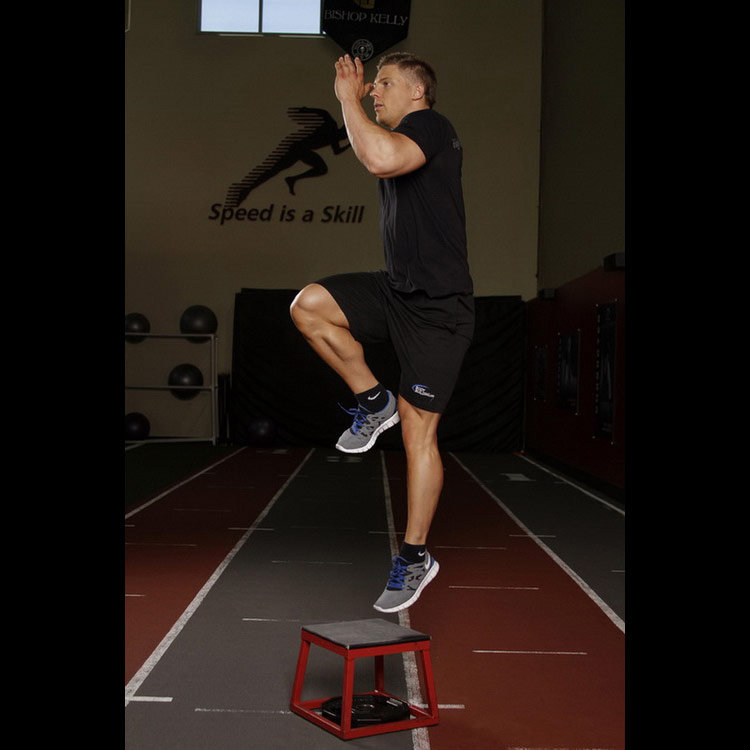 техника выполнения упражнения: Прыжки на одной ноге (Single Leg Push-off) на фото