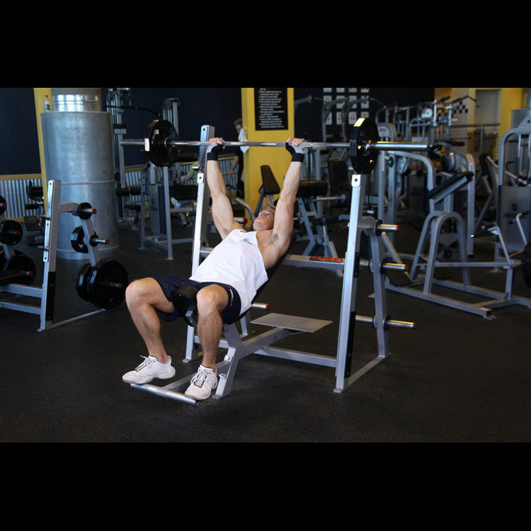 техника выполнения упражнения: Жим плечами на наклонной скамье (Barbell Incline Shoulder Raise) на фото